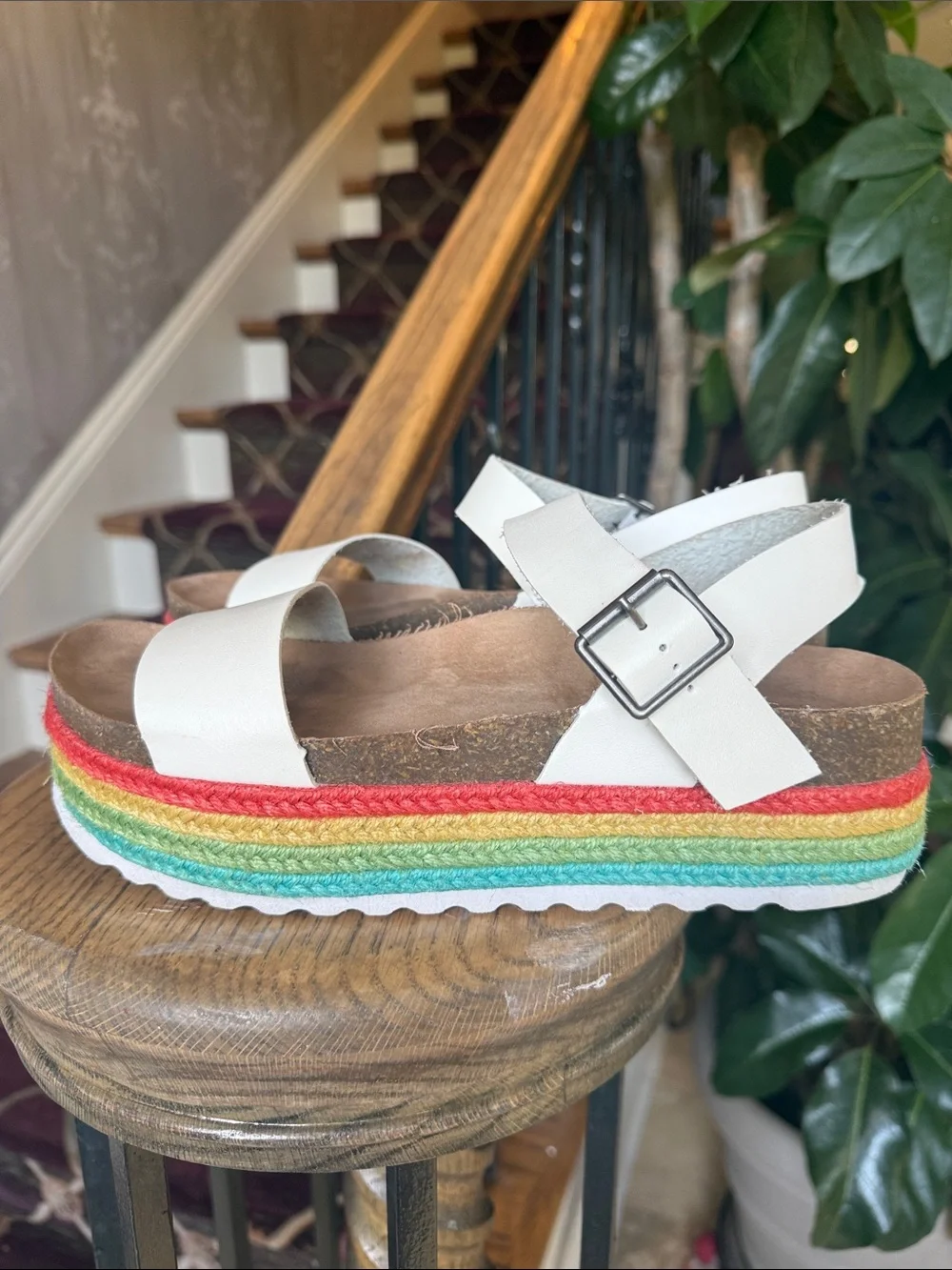 DIRTY LAUNDRY white rainbow, striped platform sandals very good condition 9.5